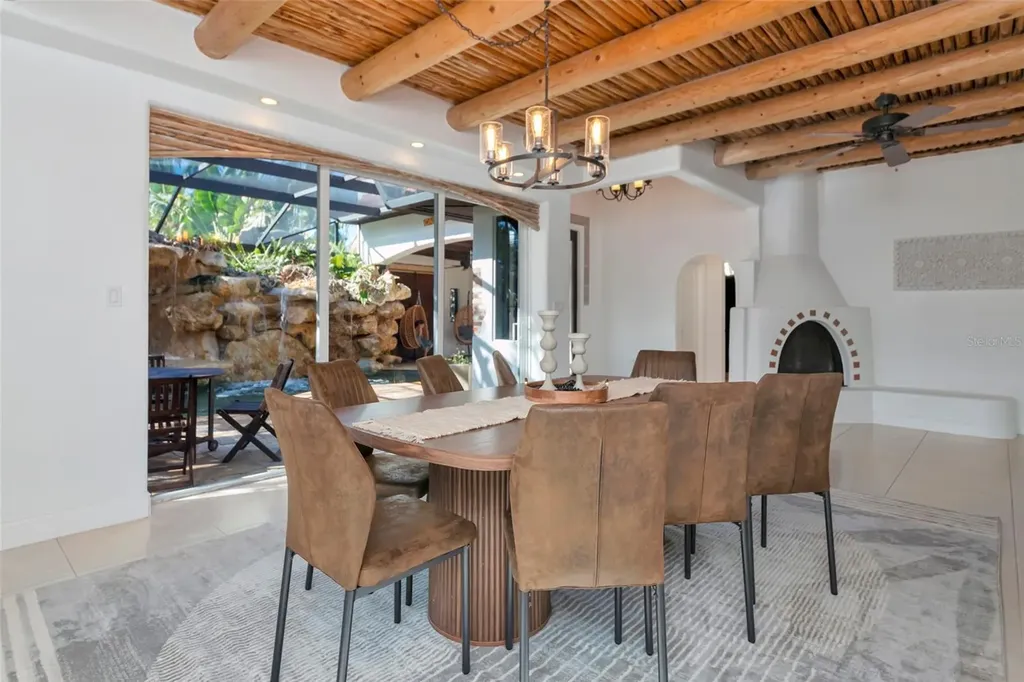 681 Avenida De Mayo Sarasota FL 34242