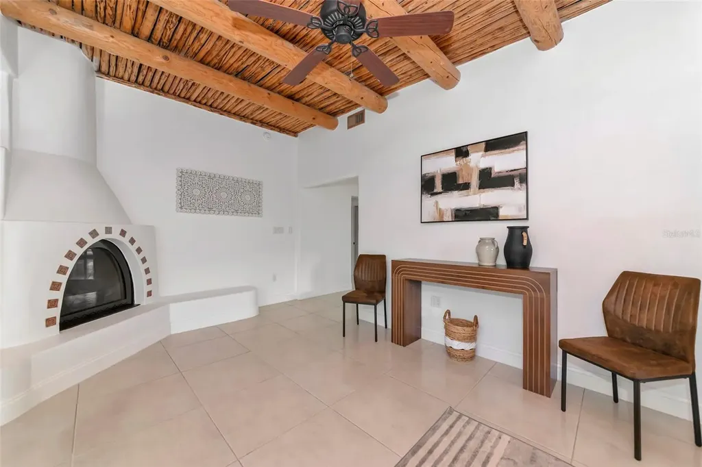681 Avenida De Mayo Sarasota FL 34242