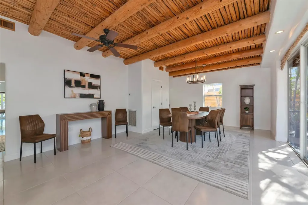 681 Avenida De Mayo Sarasota FL 34242