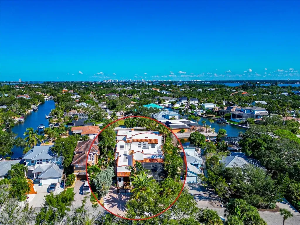 681 Avenida De Mayo Sarasota FL 34242