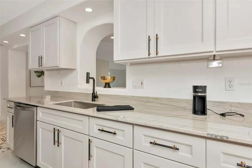 681 Avenida De Mayo Sarasota FL 34242