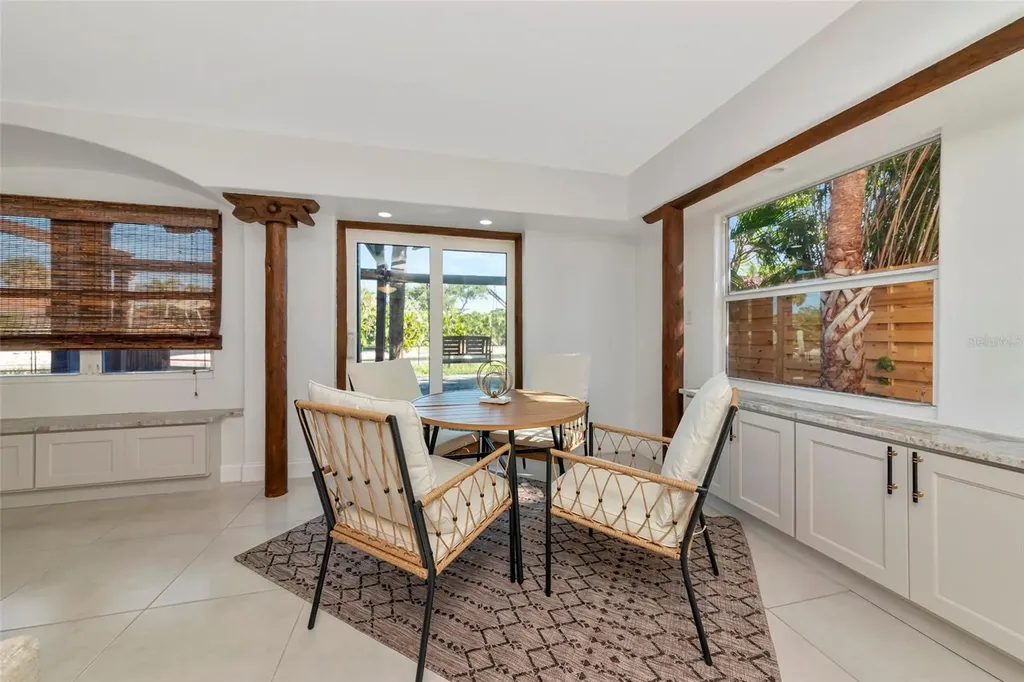 681 Avenida De Mayo Sarasota FL 34242