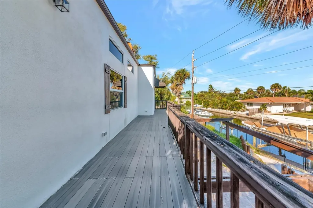 681 Avenida De Mayo Sarasota FL 34242