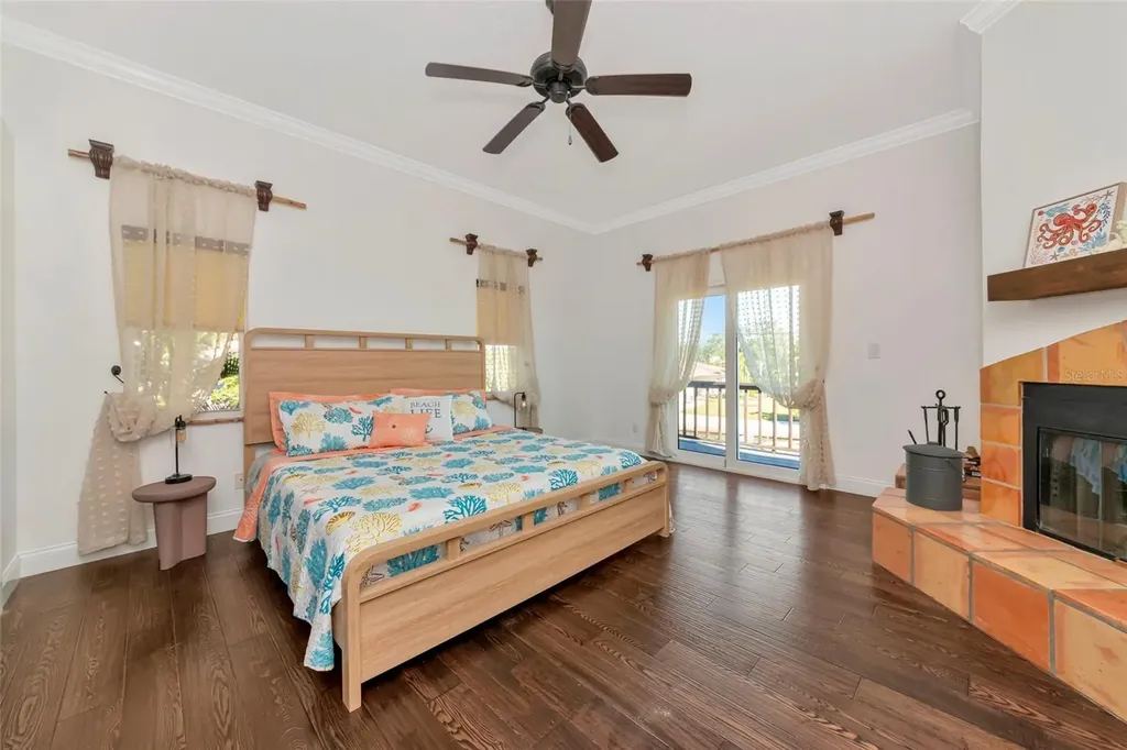 681 Avenida De Mayo Sarasota FL 34242