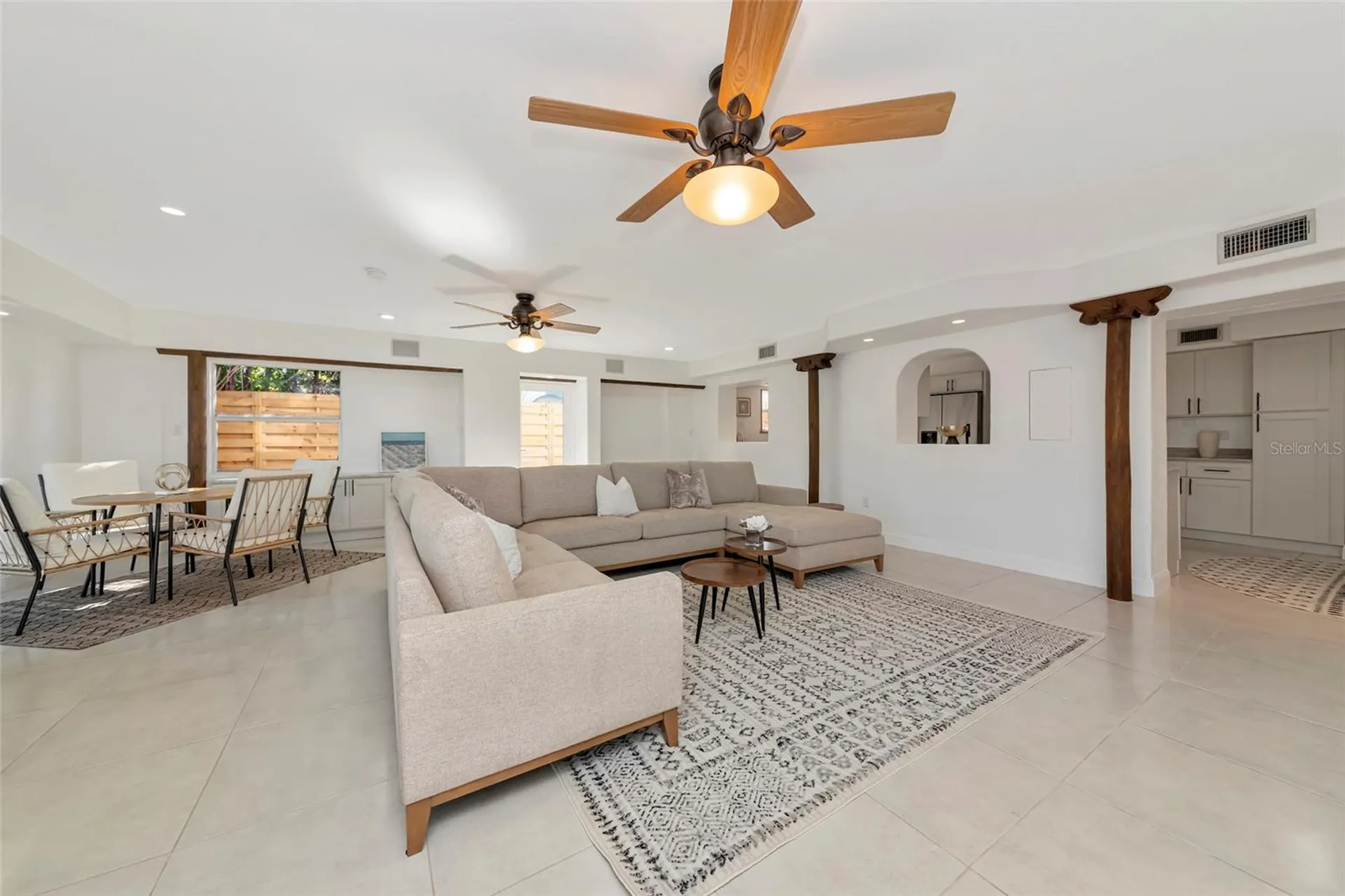 681 Avenida De Mayo Sarasota FL 34242