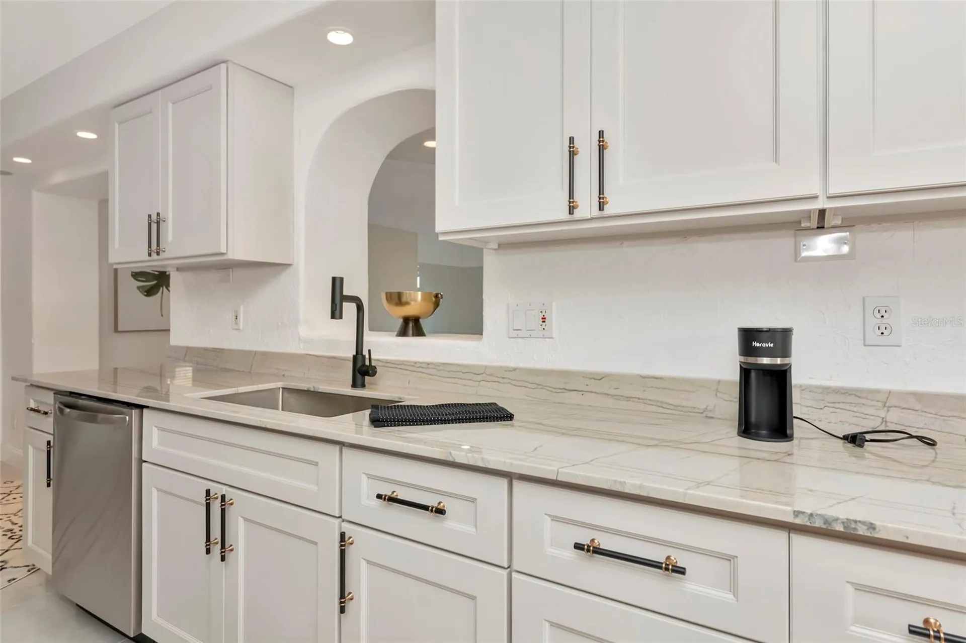 681 Avenida De Mayo Sarasota FL 34242