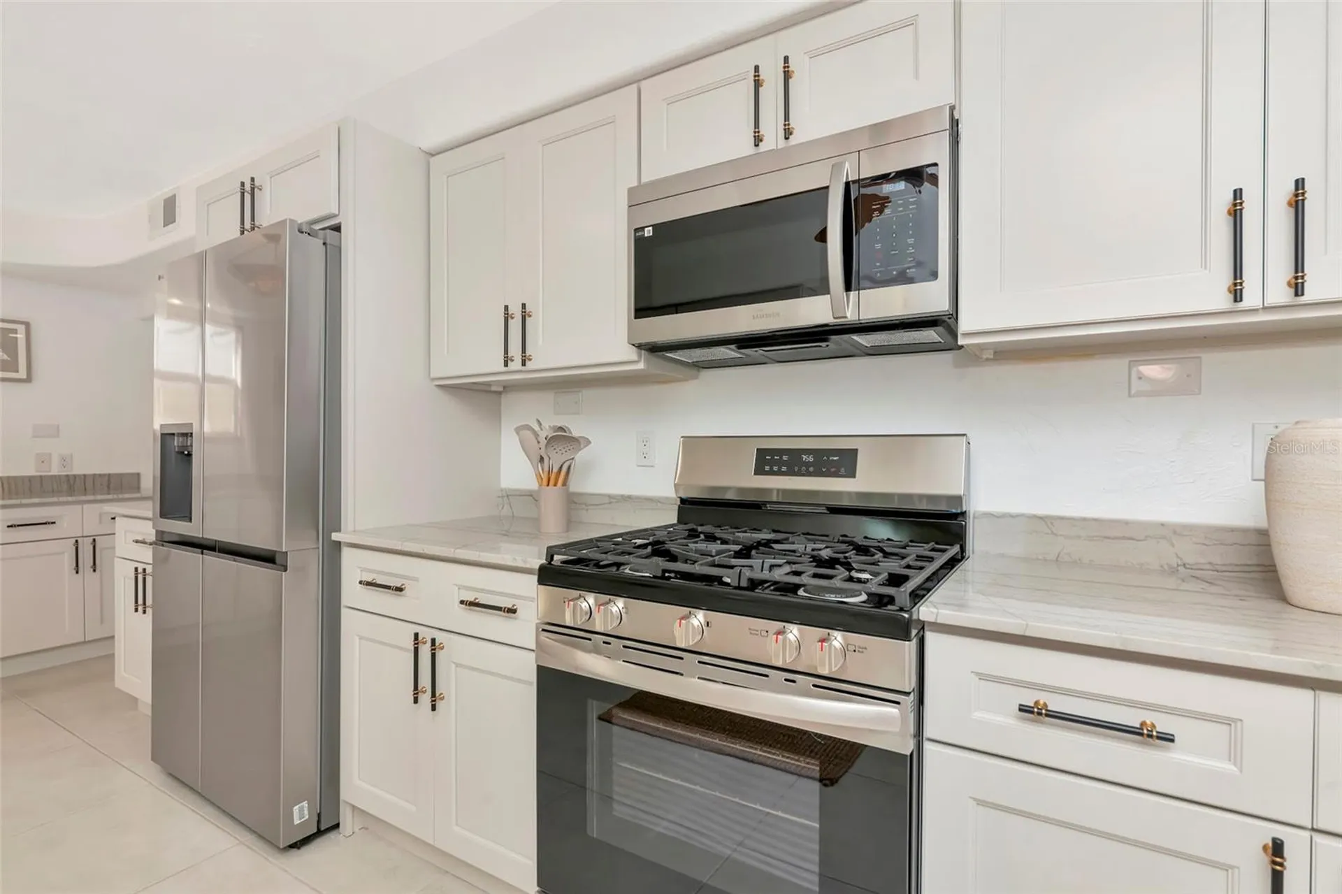 681 Avenida De Mayo Sarasota FL 34242