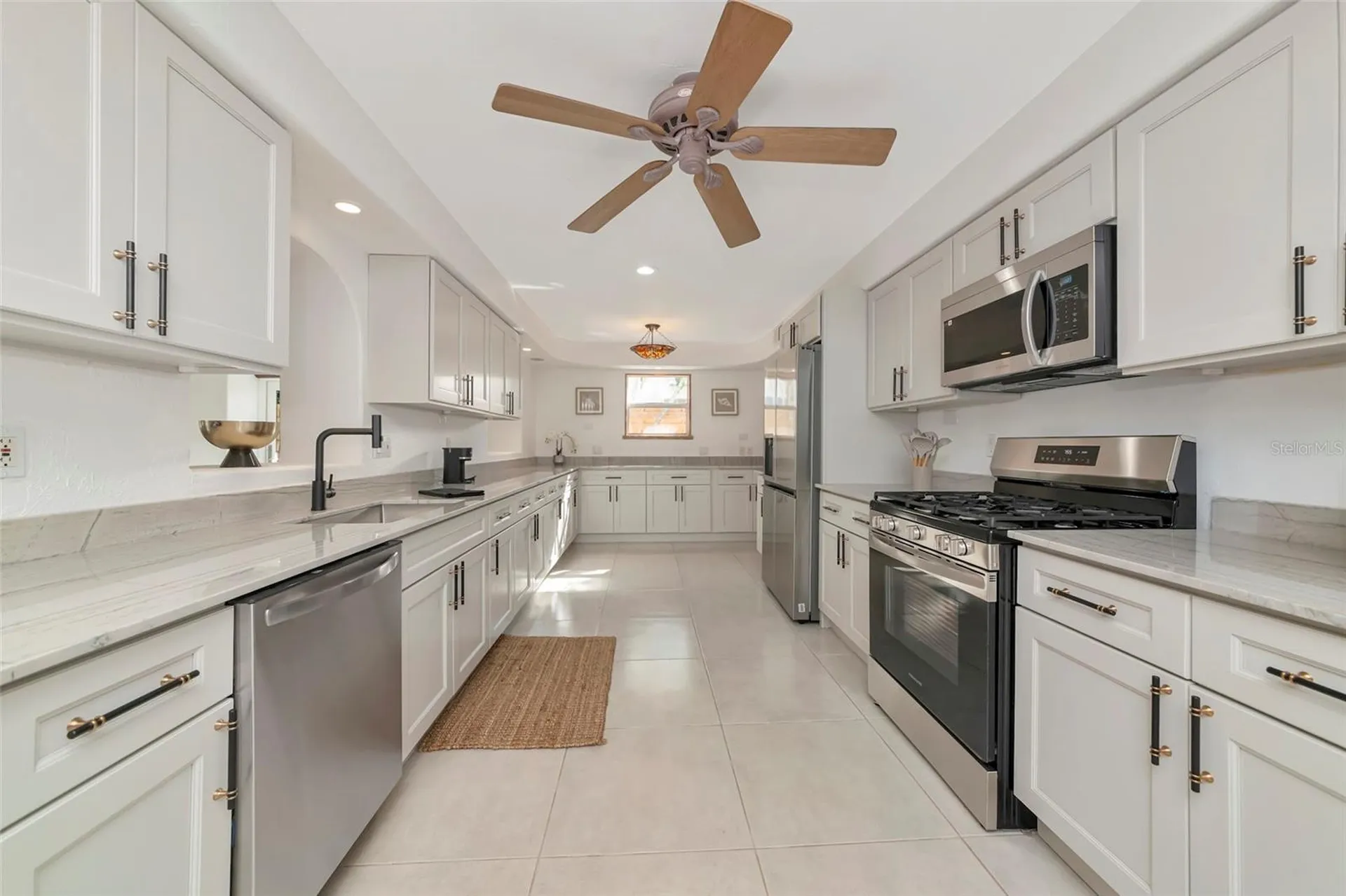 681 Avenida De Mayo Sarasota FL 34242