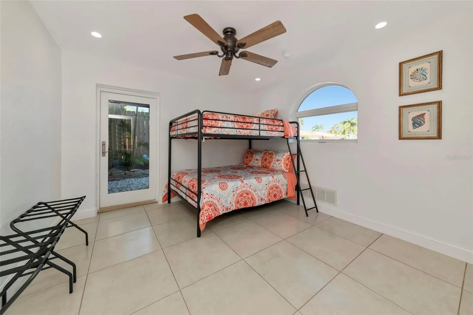681 Avenida De Mayo Sarasota FL 34242