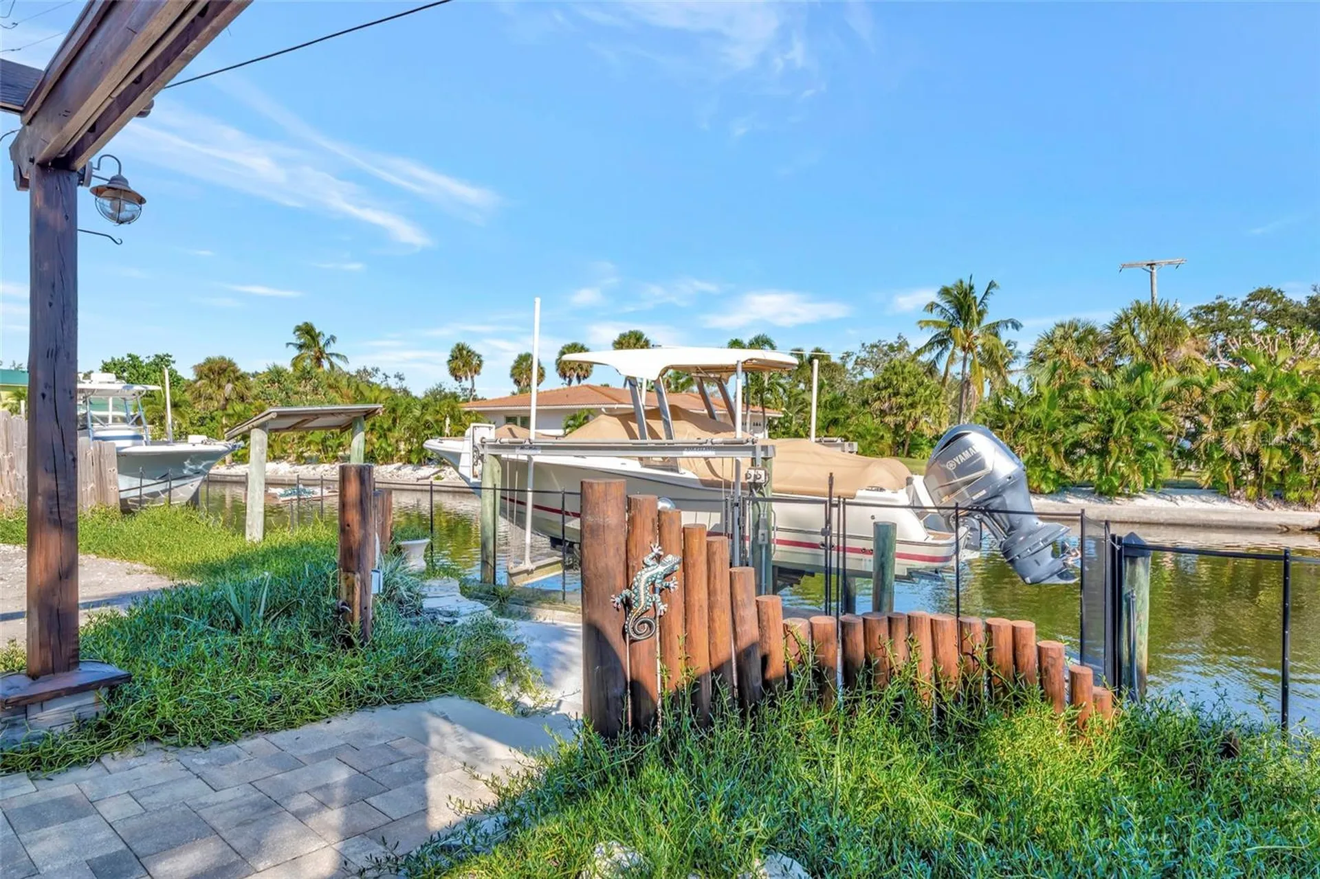 681 Avenida De Mayo Sarasota FL 34242
