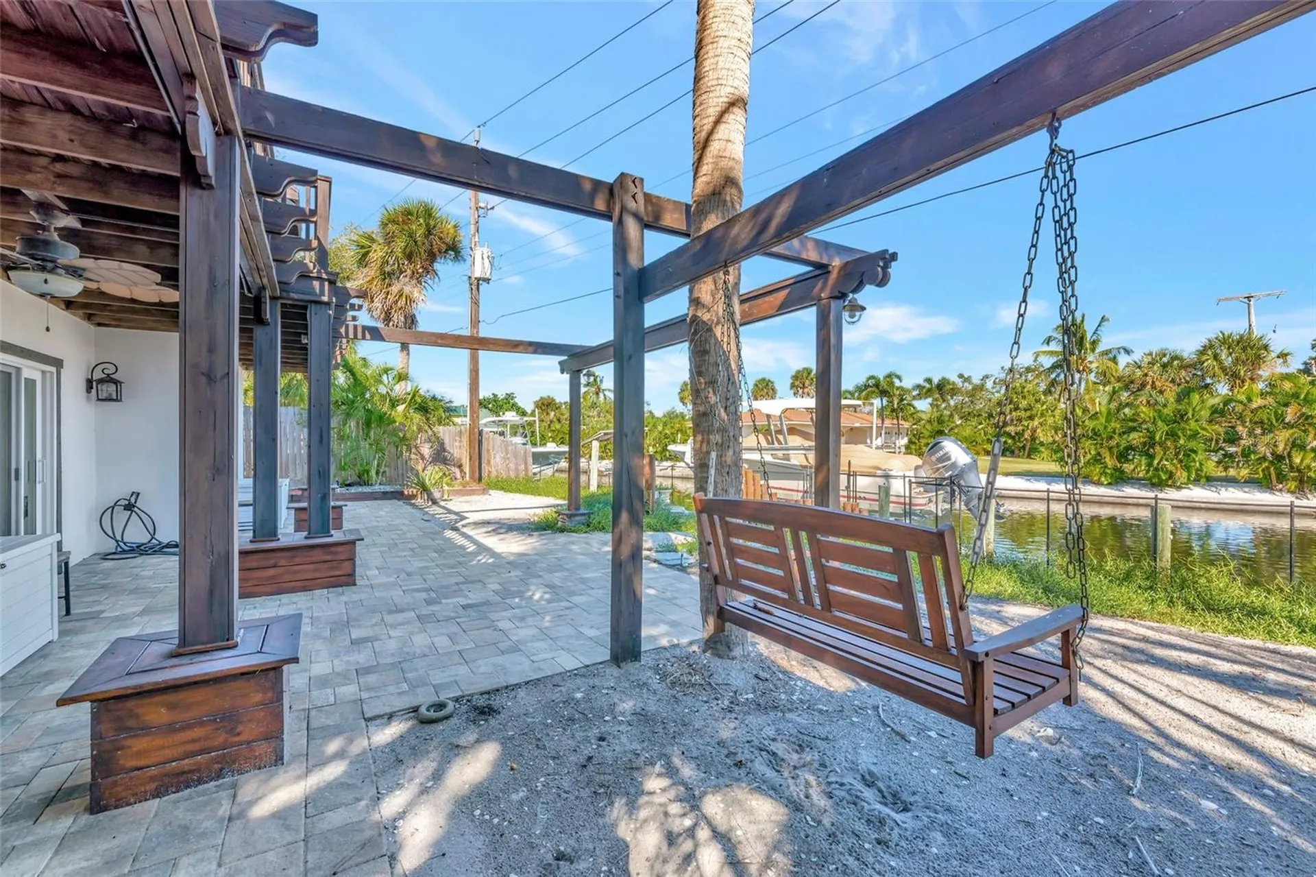 681 Avenida De Mayo Sarasota FL 34242