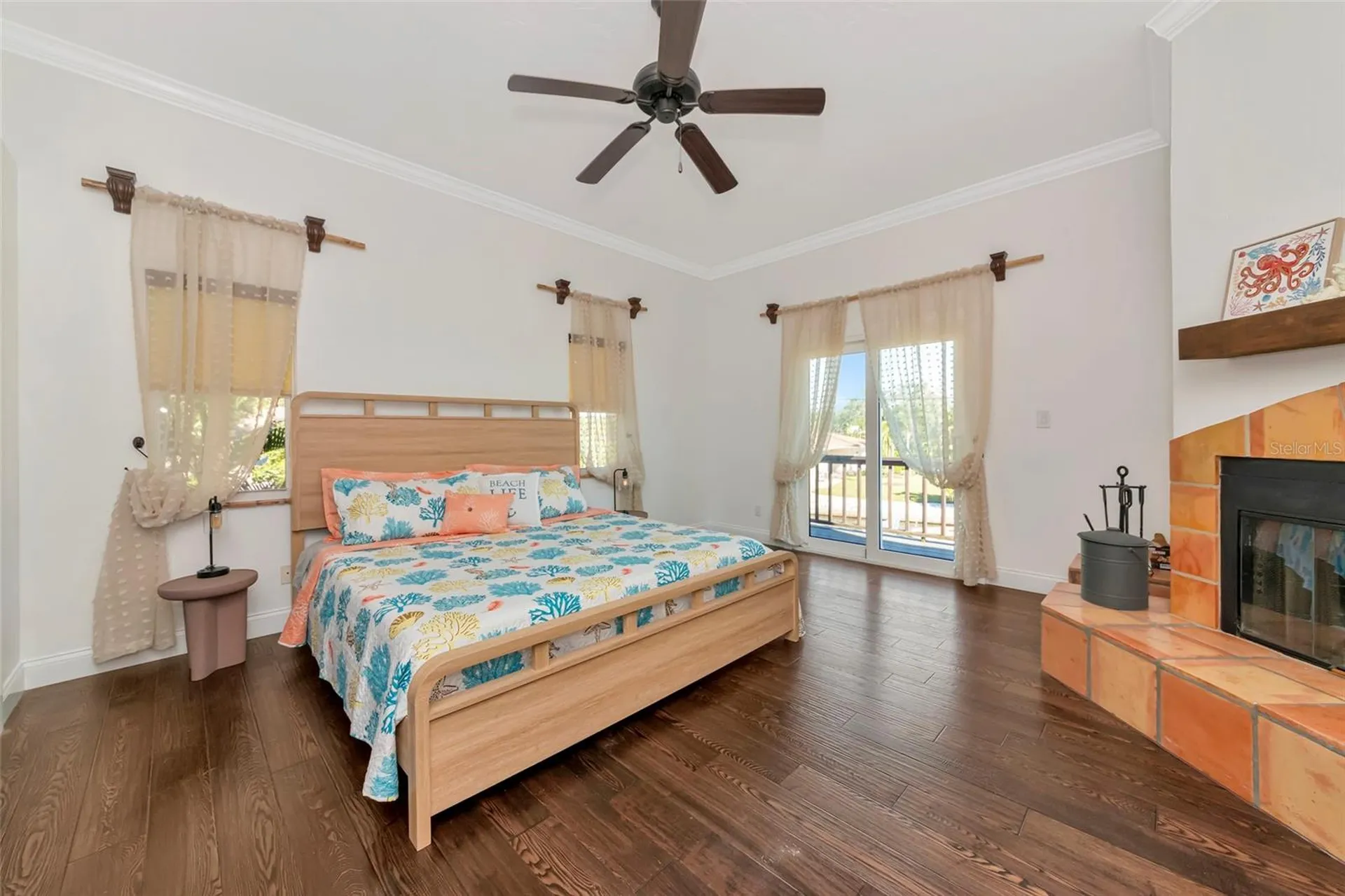 681 Avenida De Mayo Sarasota FL 34242