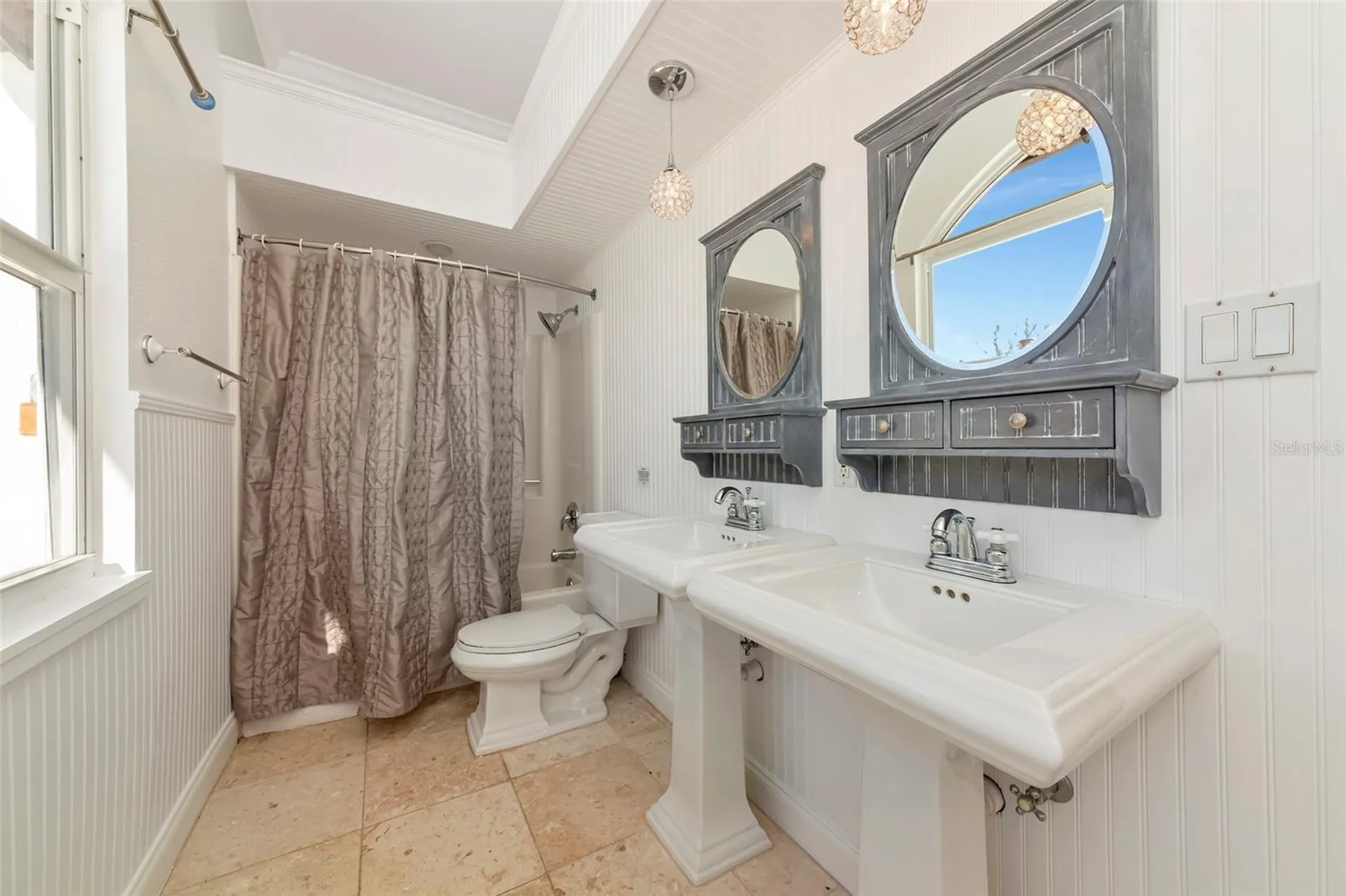 681 Avenida De Mayo Sarasota FL 34242