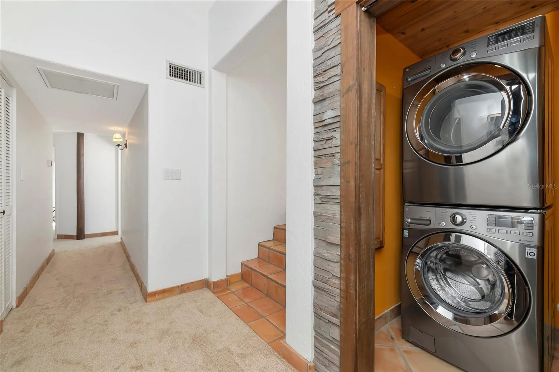 681 Avenida De Mayo Sarasota FL 34242