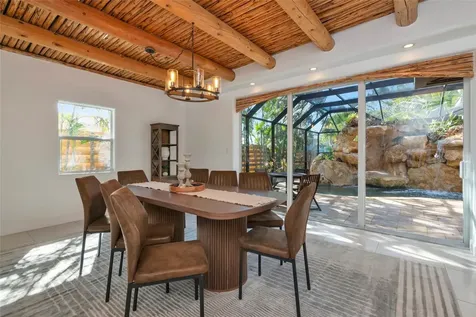 681 Avenida De Mayo Sarasota FL 34242