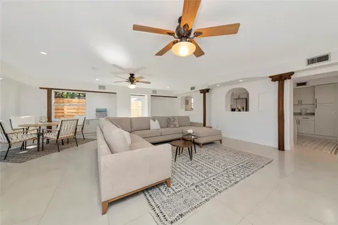 681 Avenida De Mayo Sarasota FL 34242