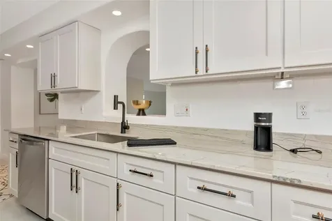 681 Avenida De Mayo Sarasota FL 34242