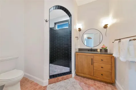 681 Avenida De Mayo Sarasota FL 34242
