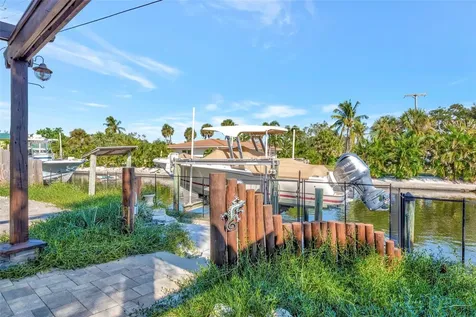 681 Avenida De Mayo Sarasota FL 34242