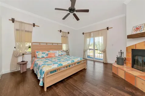 681 Avenida De Mayo Sarasota FL 34242