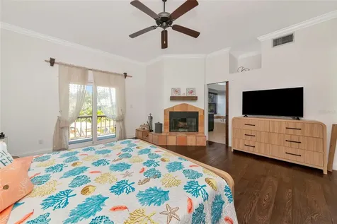 681 Avenida De Mayo Sarasota FL 34242