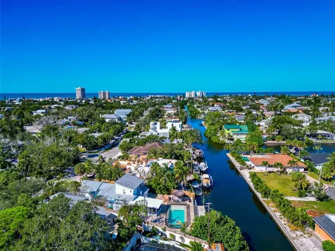 681 Avenida De Mayo Sarasota FL 34242
