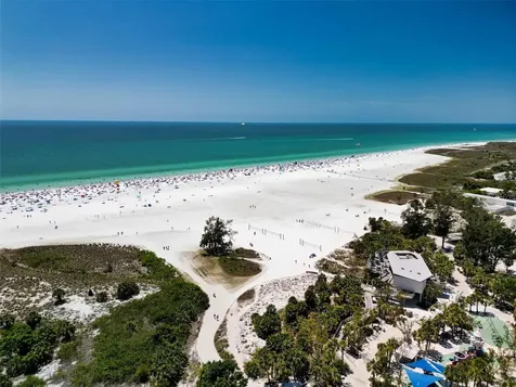 681 Avenida De Mayo Sarasota FL 34242