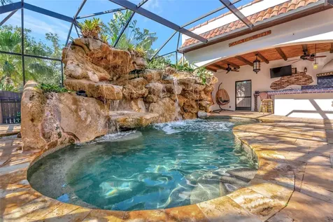 681 Avenida De Mayo Sarasota FL 34242