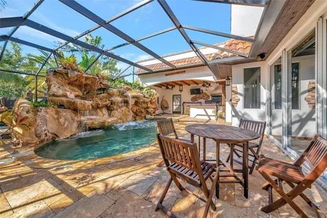 681 Avenida De Mayo Sarasota FL 34242