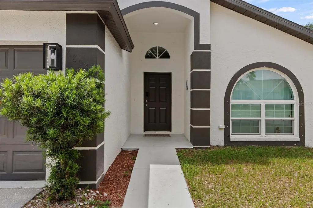 6808 Yardley Oaks Court Tampa FL 33625