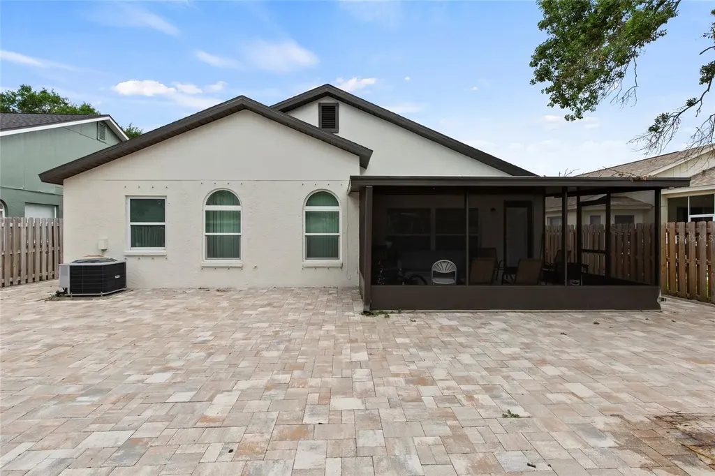 6808 Yardley Oaks Court Tampa FL 33625
