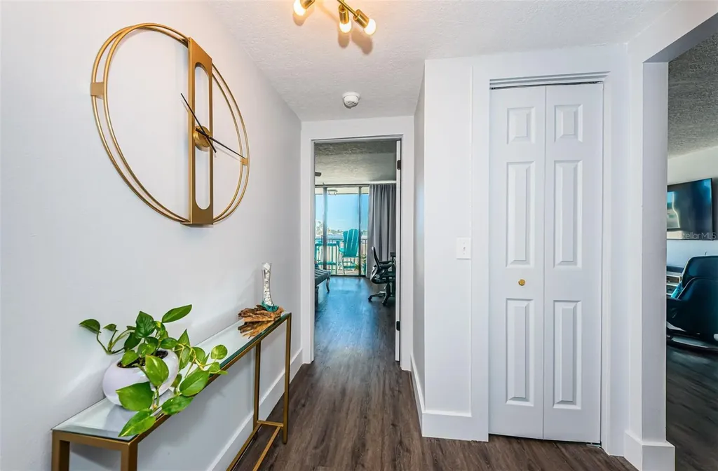 7100 Sunshine Skyway Lane S St Petersburg FL 33711