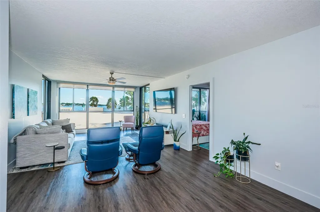 7100 Sunshine Skyway Lane S St Petersburg FL 33711