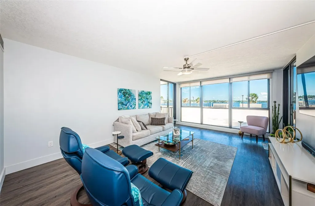 7100 Sunshine Skyway Lane S St Petersburg FL 33711