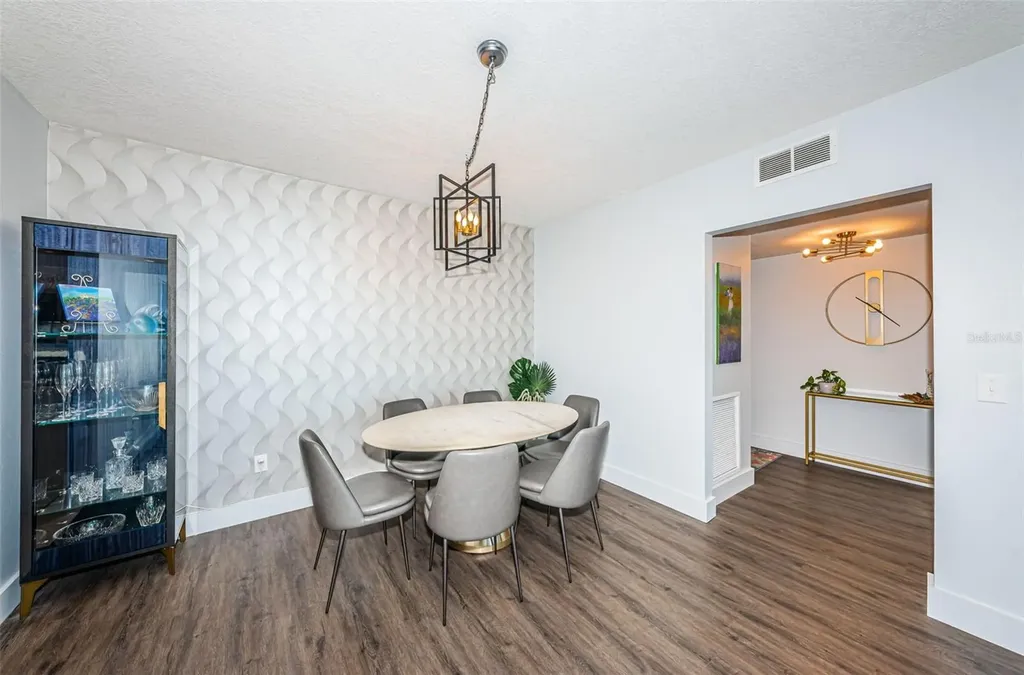 7100 Sunshine Skyway Lane S St Petersburg FL 33711