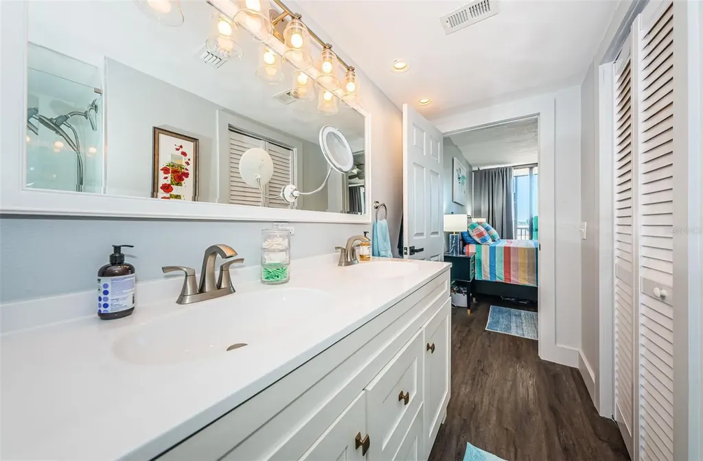 7100 Sunshine Skyway Lane S St Petersburg FL 33711