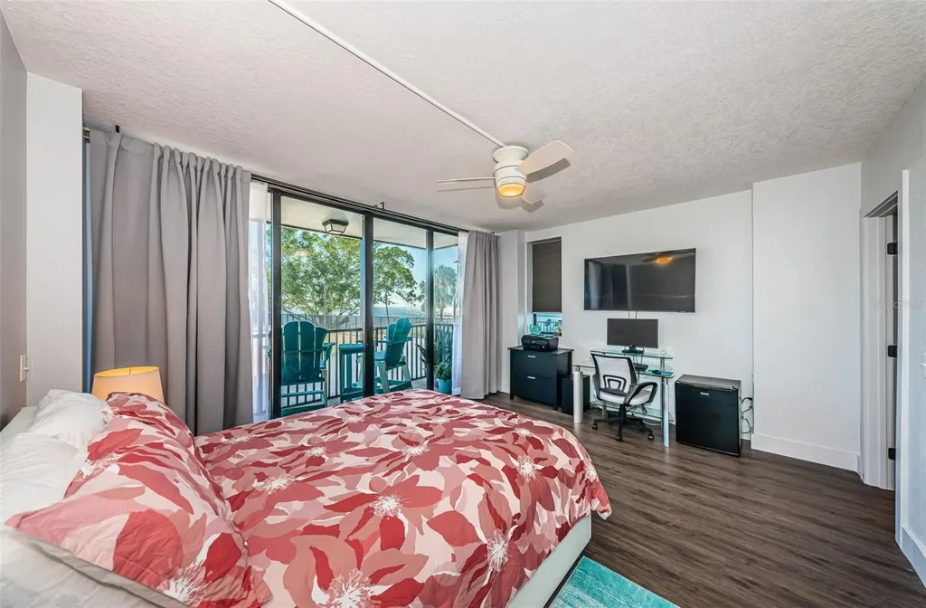 7100 Sunshine Skyway Lane S St Petersburg FL 33711