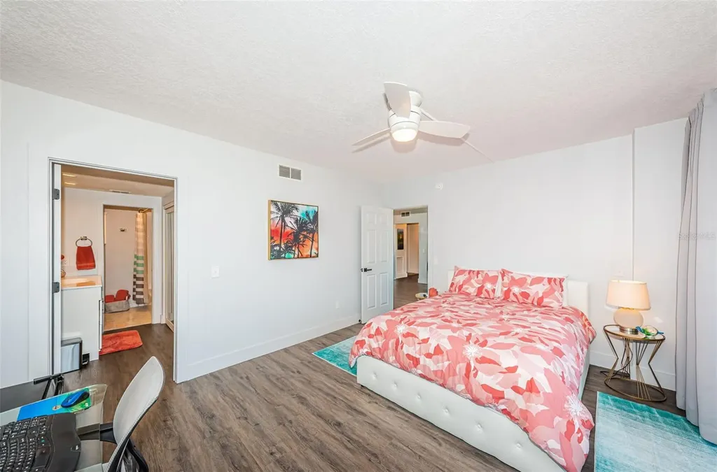 7100 Sunshine Skyway Lane S St Petersburg FL 33711