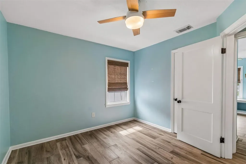 1304 E Knollwood Street Tampa FL 33604