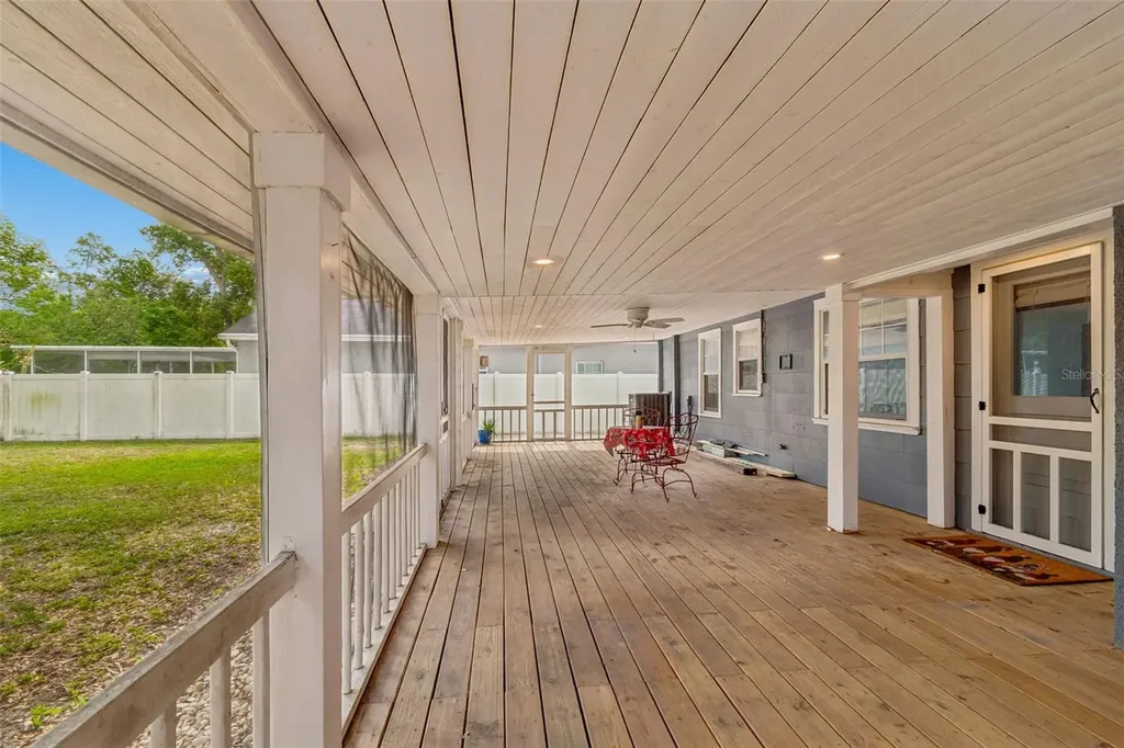 1304 E Knollwood Street Tampa FL 33604