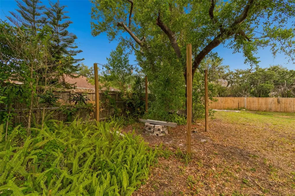 1304 E Knollwood Street Tampa FL 33604