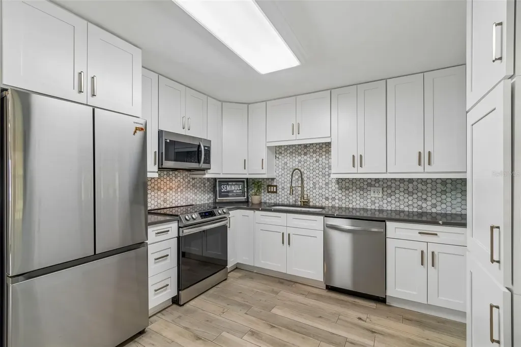 1304 E Knollwood Street Tampa FL 33604