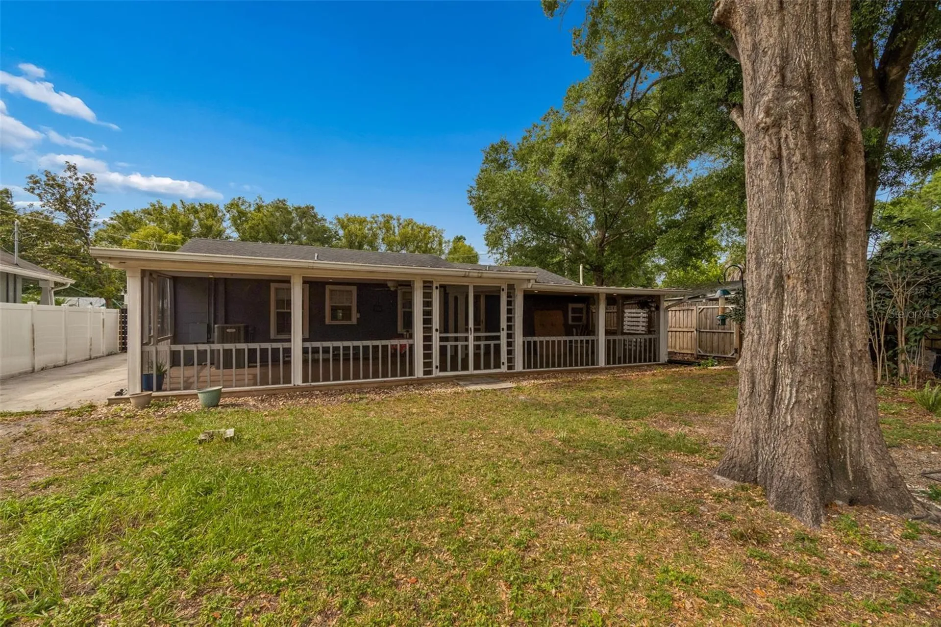 1304 E Knollwood Street Tampa FL 33604