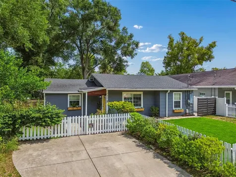 1304 E Knollwood Street Tampa FL 33604