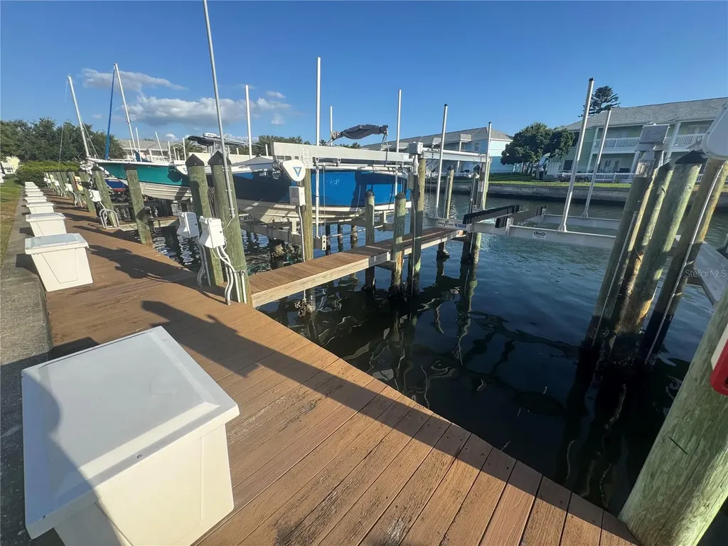 33SS SE Starfish Drive SE St Petersburg FL 33705