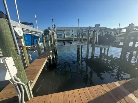 33SS SE Starfish Drive SE St Petersburg FL 33705