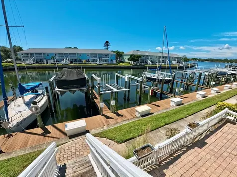 33SS SE Starfish Drive SE St Petersburg FL 33705