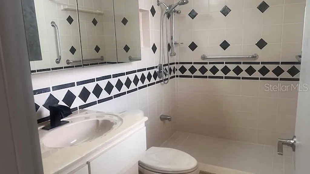 3717 46th Avenue S St Petersburg FL 33711