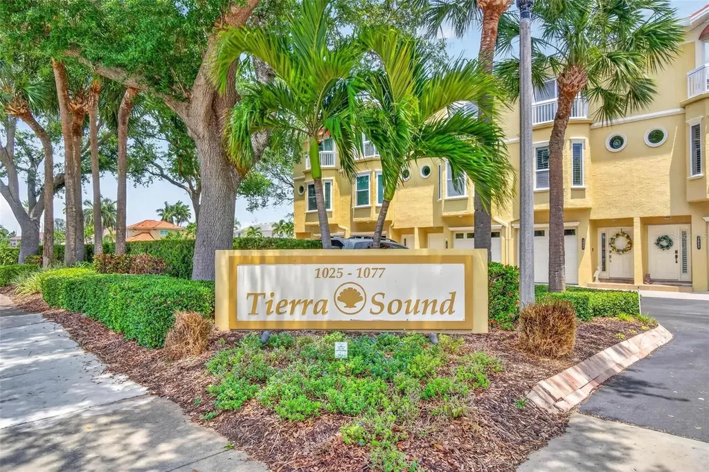 1033 Pinellas Bayway S Tierra Verde FL 33715