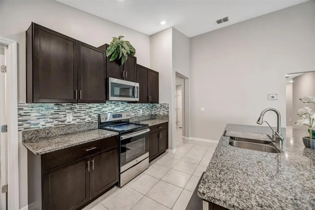 138 Rain Berry Avenue Ruskin FL 33570